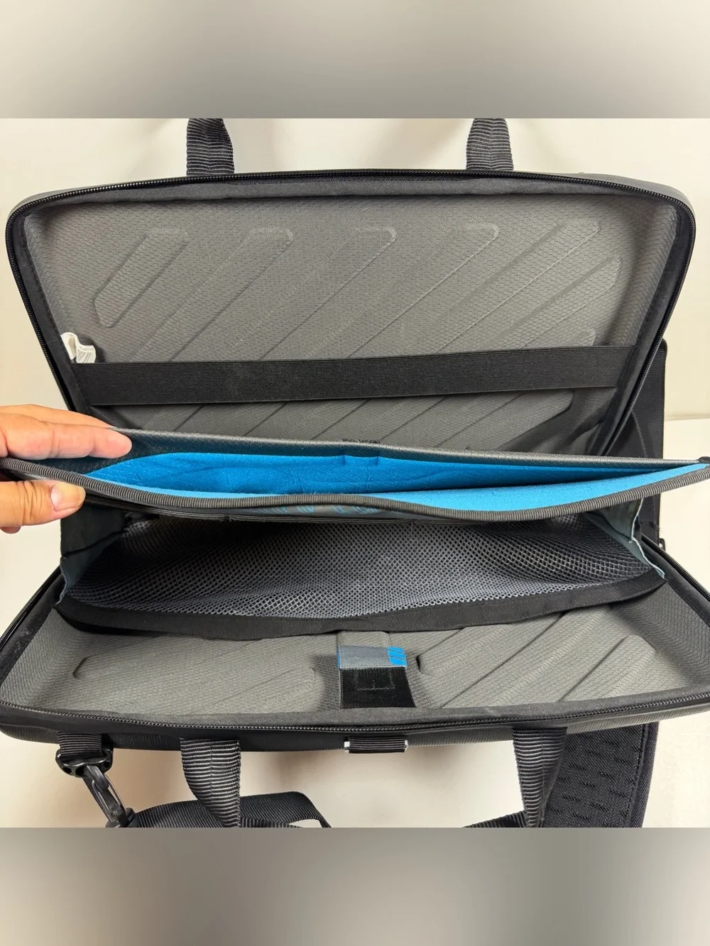 Thule Black Hard Shell Laptop bag with Shoulder Strap